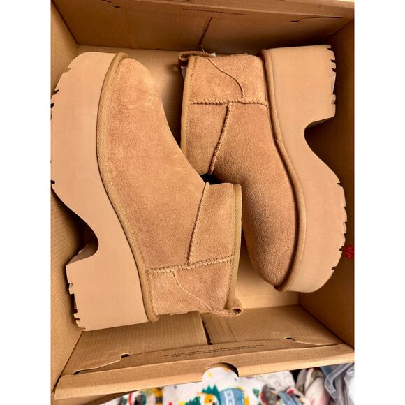 BRAND NEW Uggs - Classic Ultra Mini Platform Boot - 8 - Picture 5 of 5